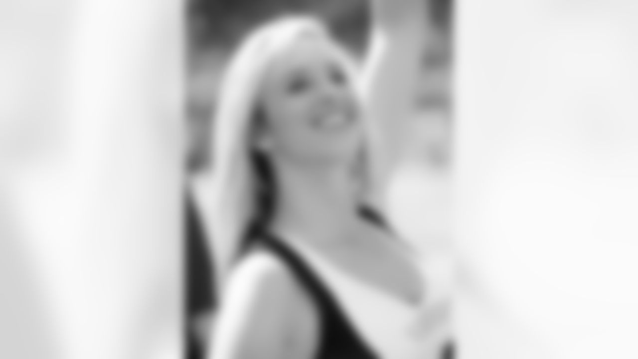 Amanda P. 2009 Flight Crew Member Photos