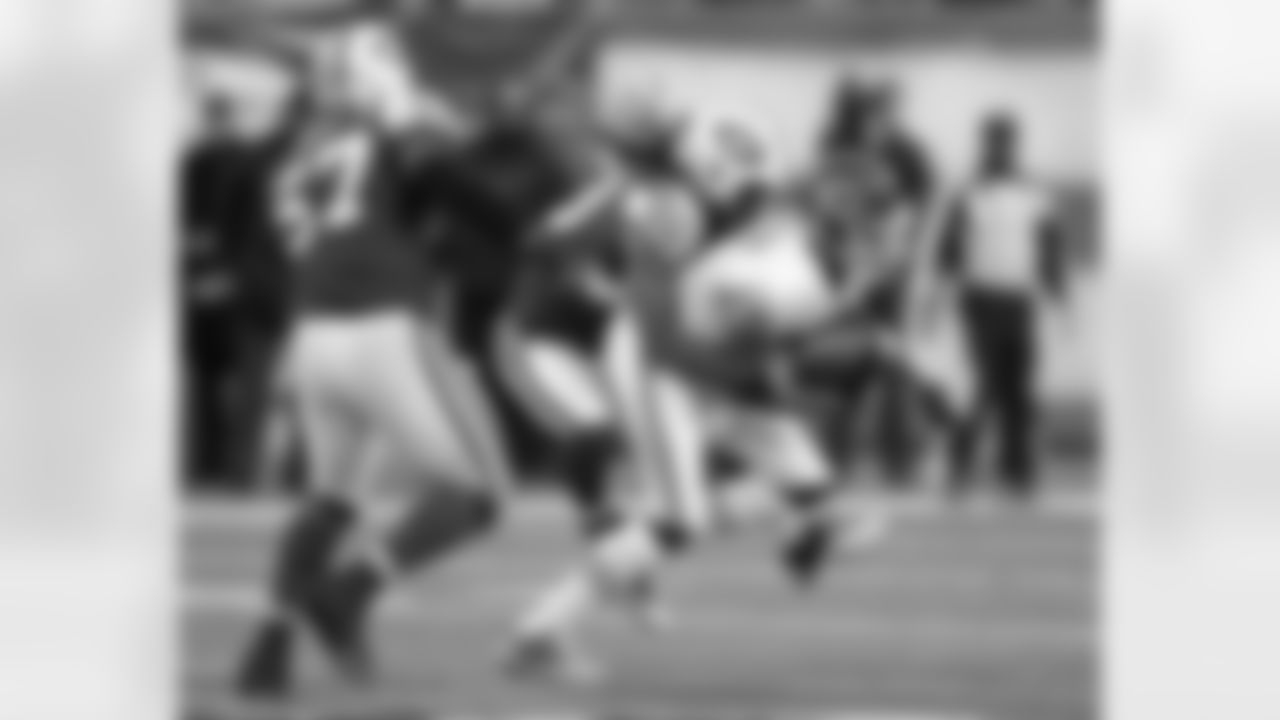2011 Regular Season Week 14 Jets vs. Chiefs Game Photos