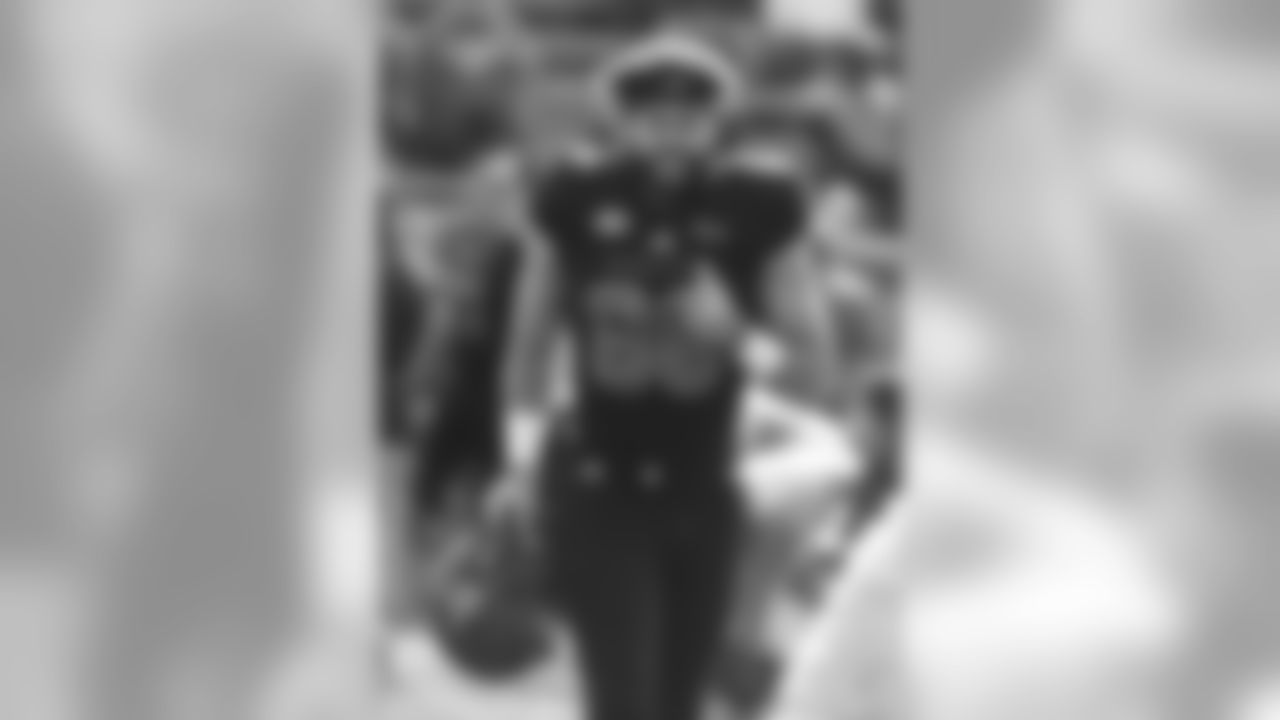 TE Trevon Wesco (West Virginia)