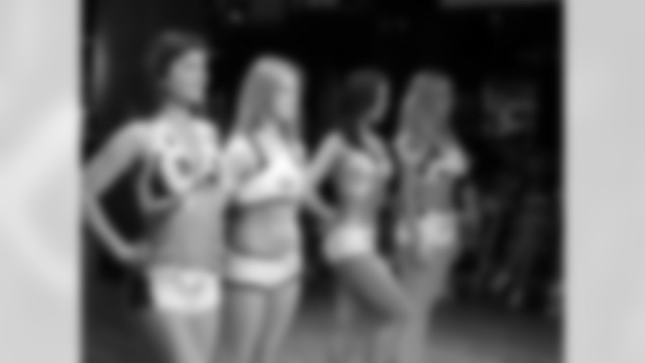 2009 Flight Crew Final Audition Photos