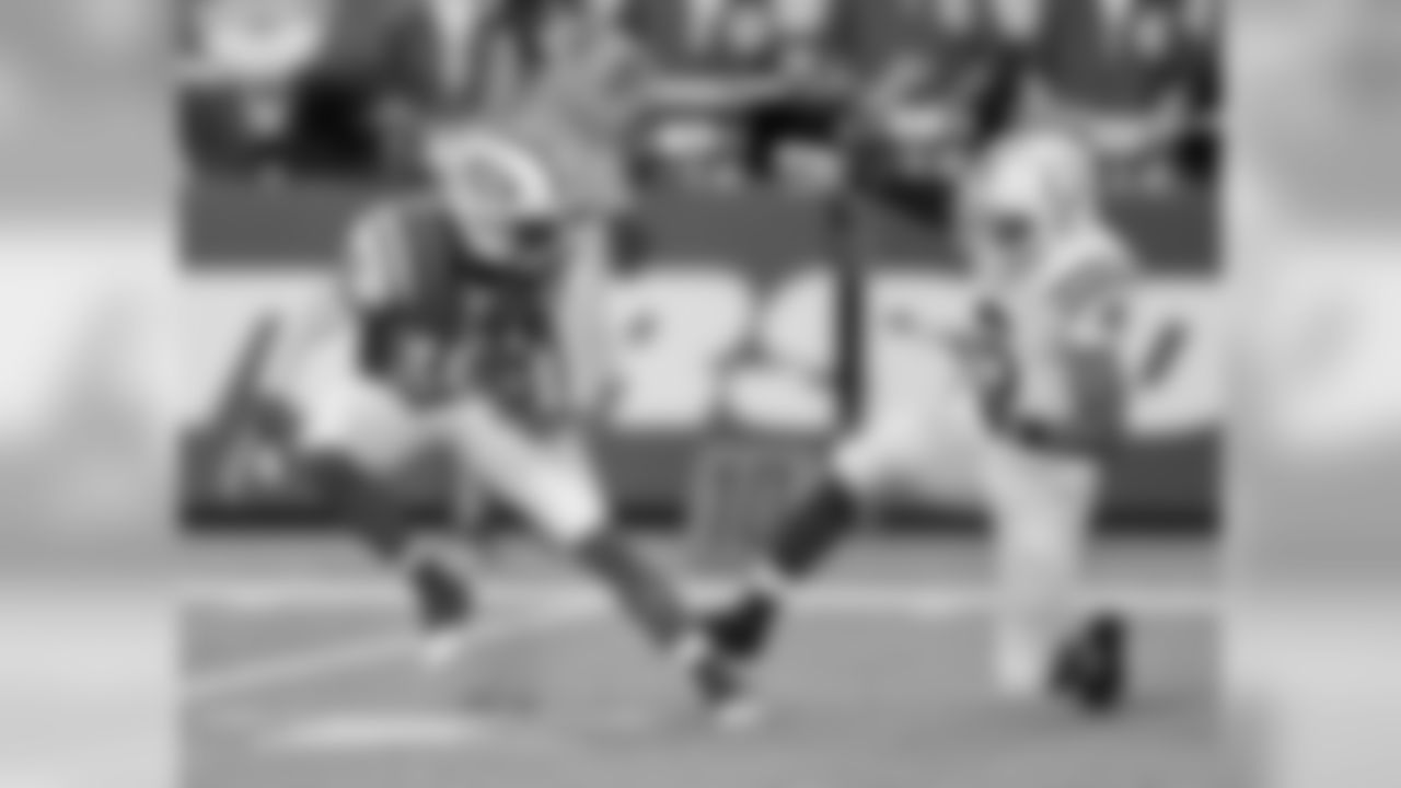 Jalen Saunders' primary role as a Jet will be as a punt returner, where he'll be able to display his quick feet and blazing speed. He missed two weeks of the preseason after suffering a seizure that caused his one-car accident on Aug. 15.