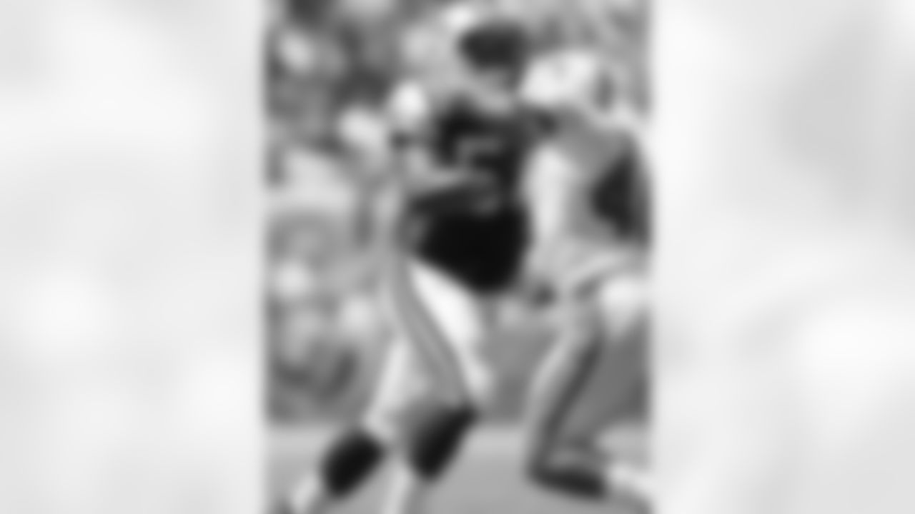 Vernon Gholston Photos