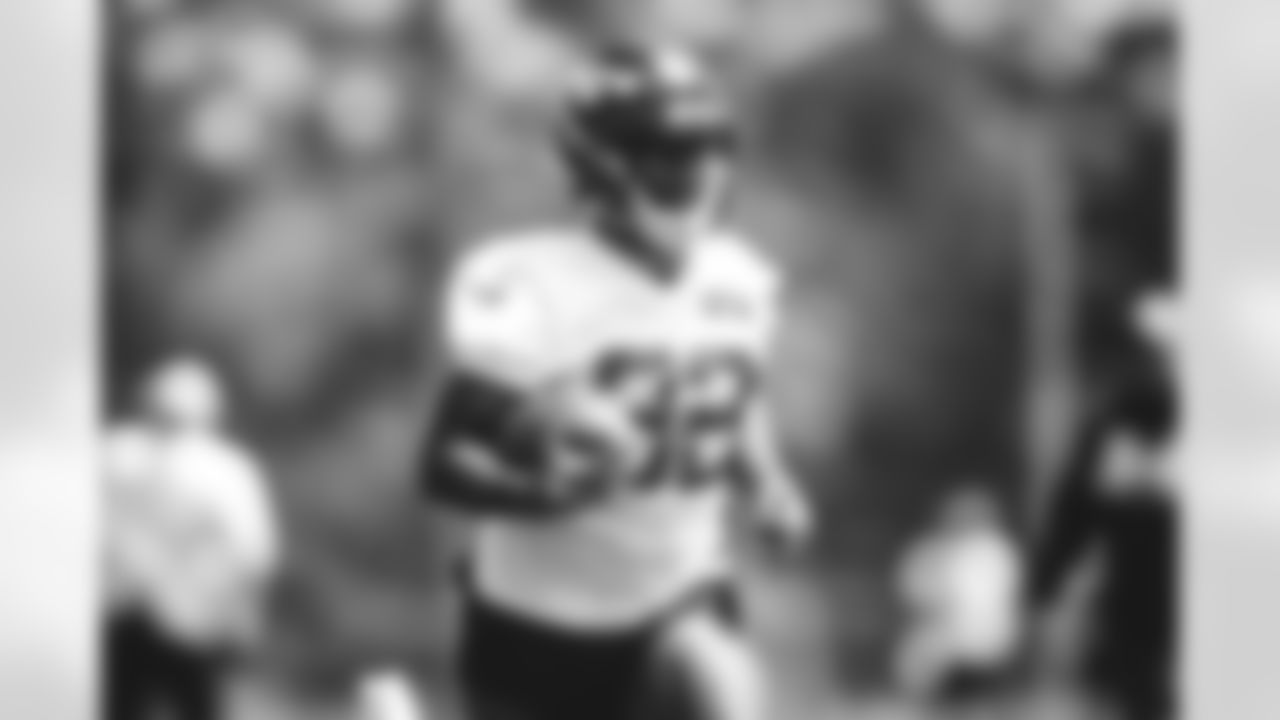 RB Michael Carter