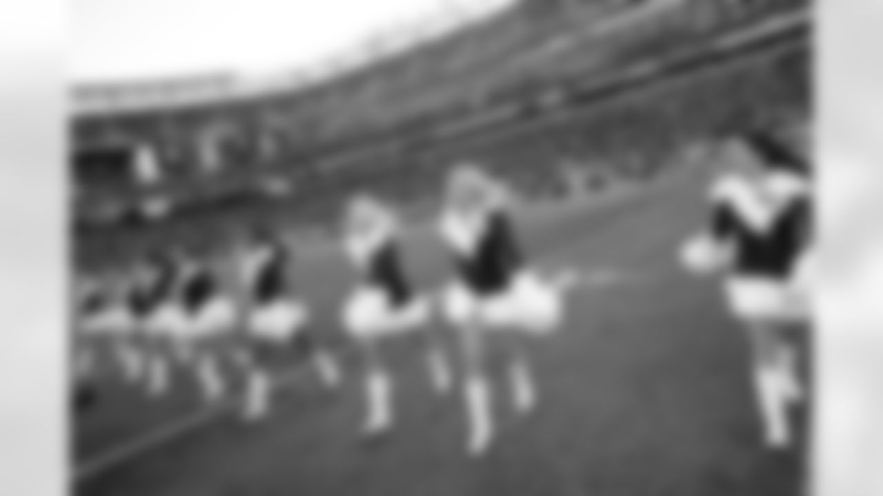New York Jets Flight Crew: Jets vs Giants