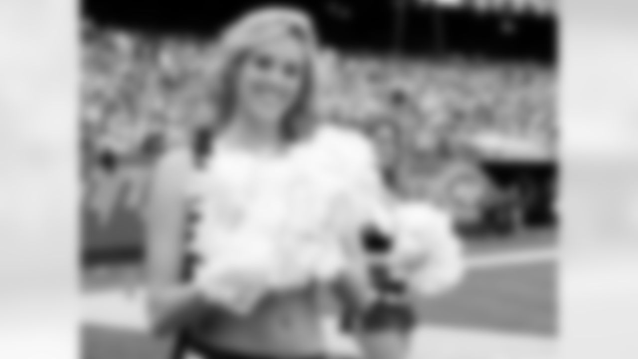2009 Week 10 Jets vs Jackson Flight Crew Photos