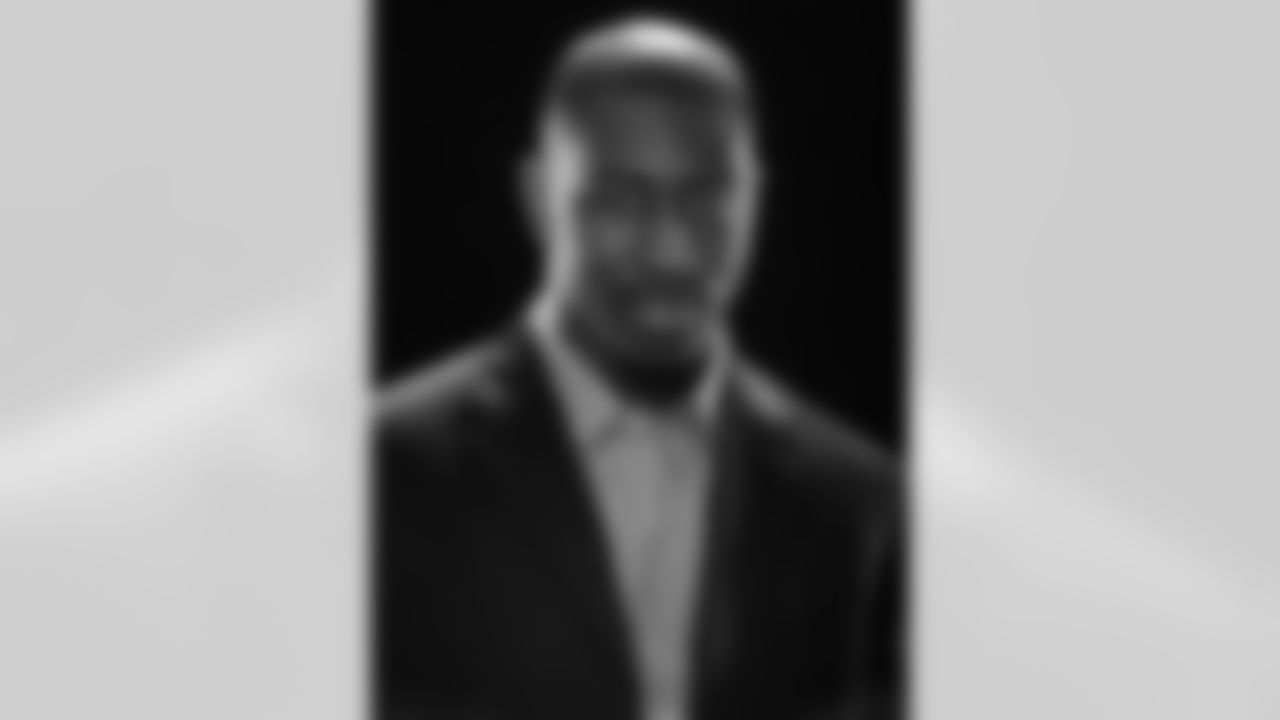 Darrelle Revis 1/10/08 Photo Shoot (Photo by Al Bello/Getty Images)