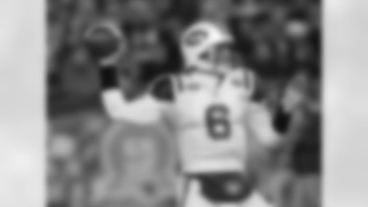 2009 Week 11 Jets at Patriots Photos