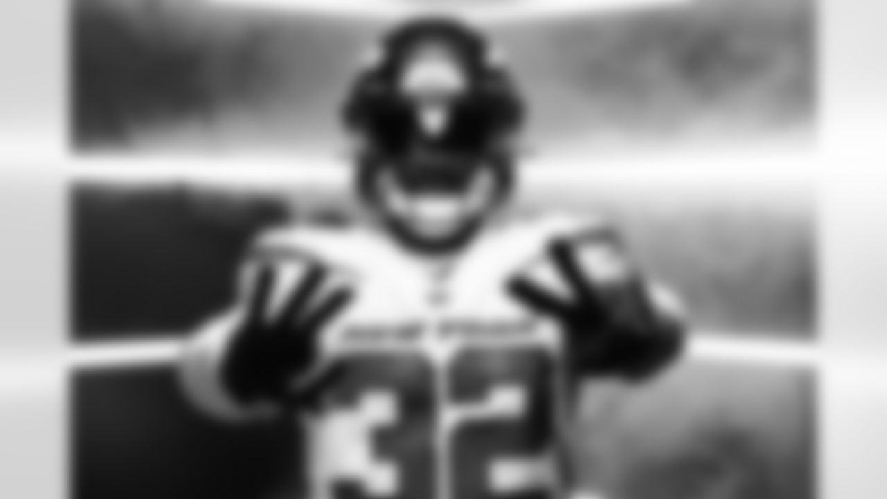 RB Michael Carter