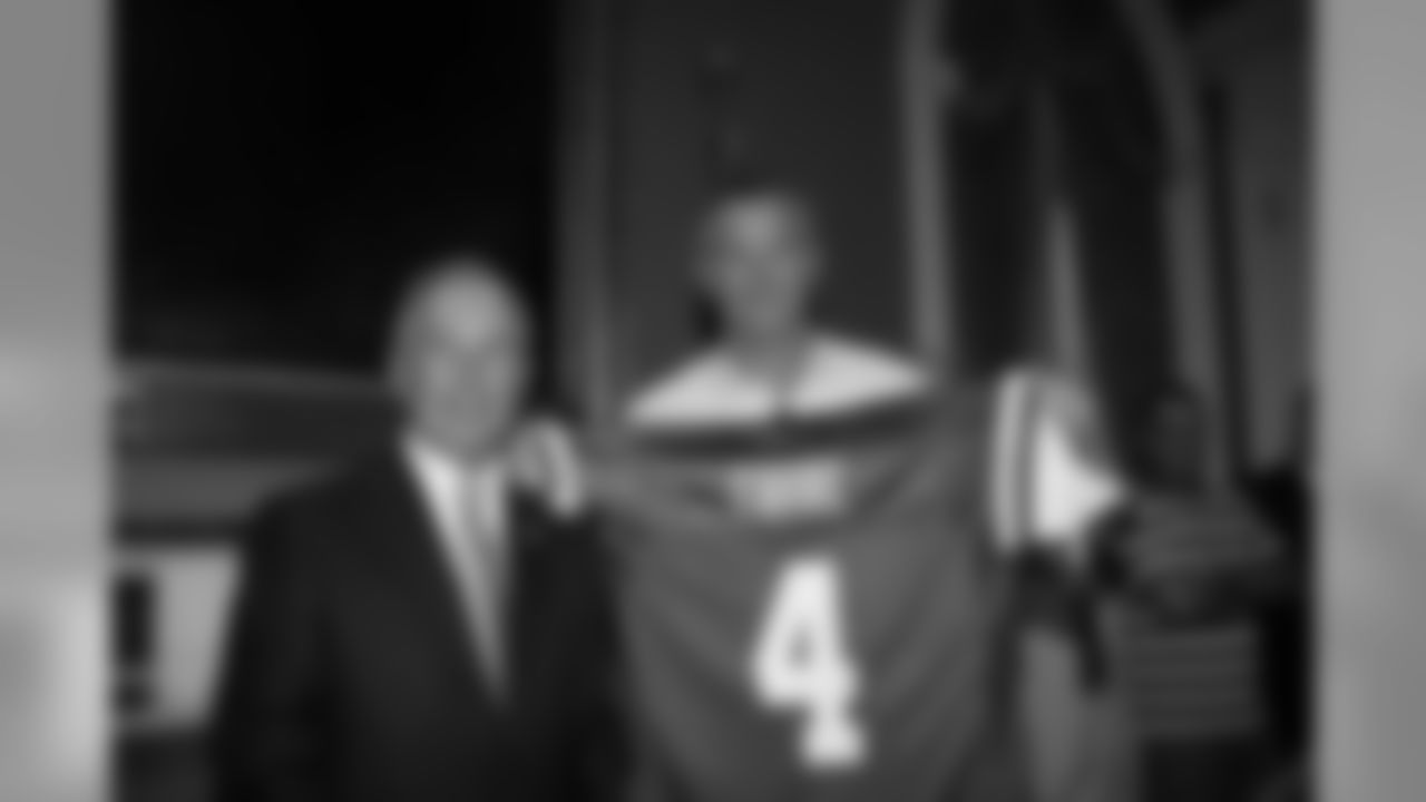 08 Brett Favre welcomed at City Hall