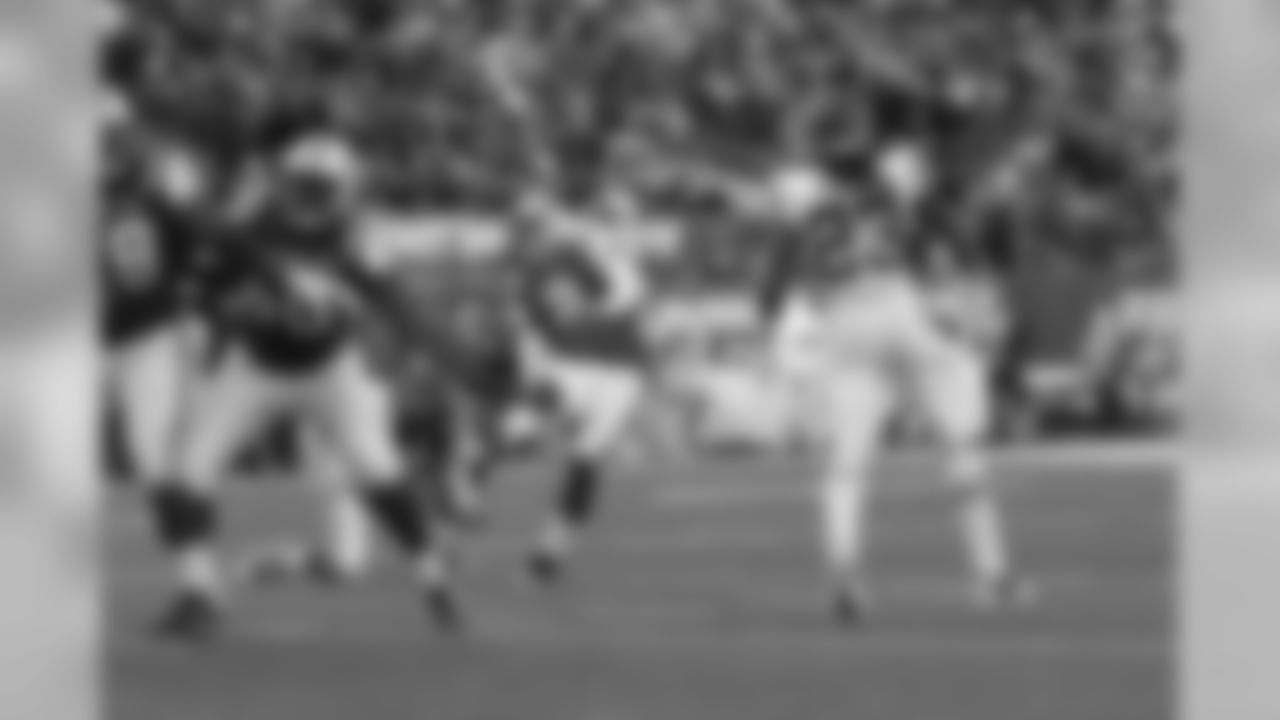 2011 Regular Season Week 14 Jets vs. Chiefs Game Photos