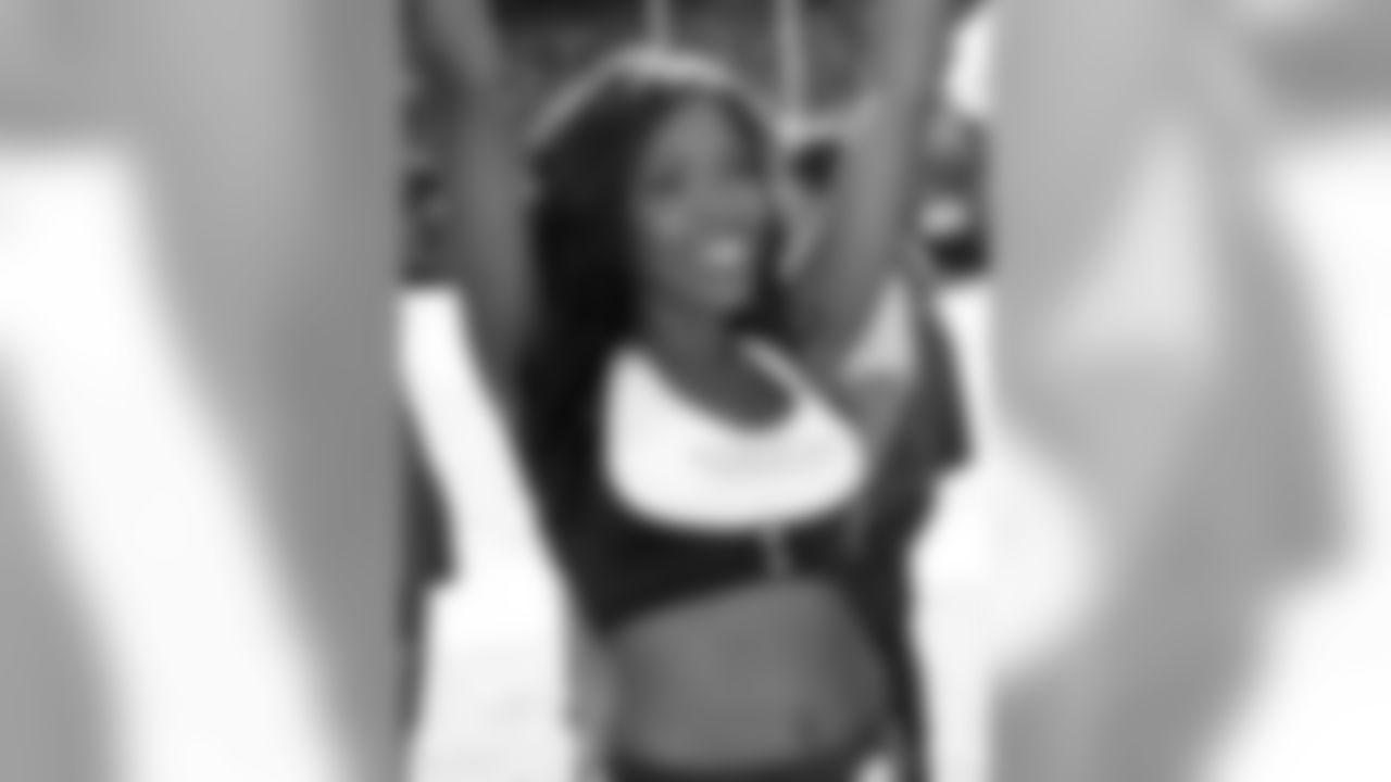 Jasmine 2009 Flight Crew Member Photos