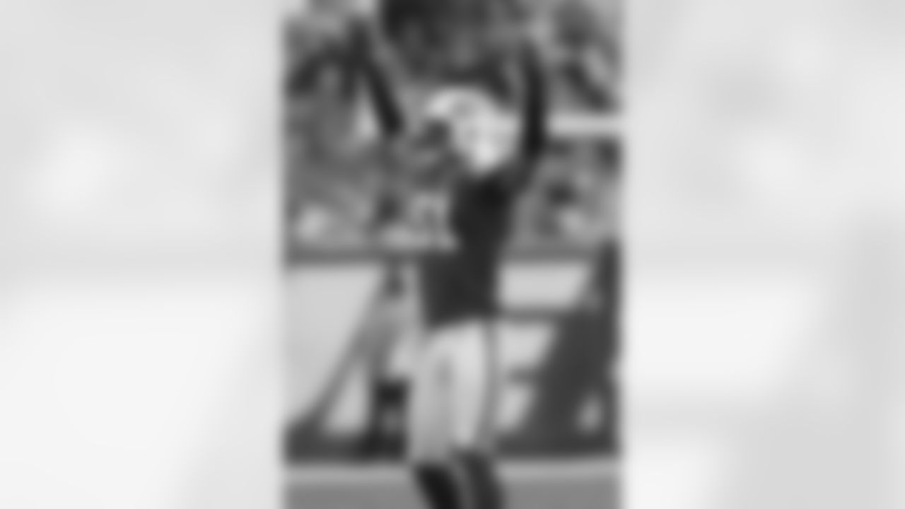 Aaron Maybin Photos