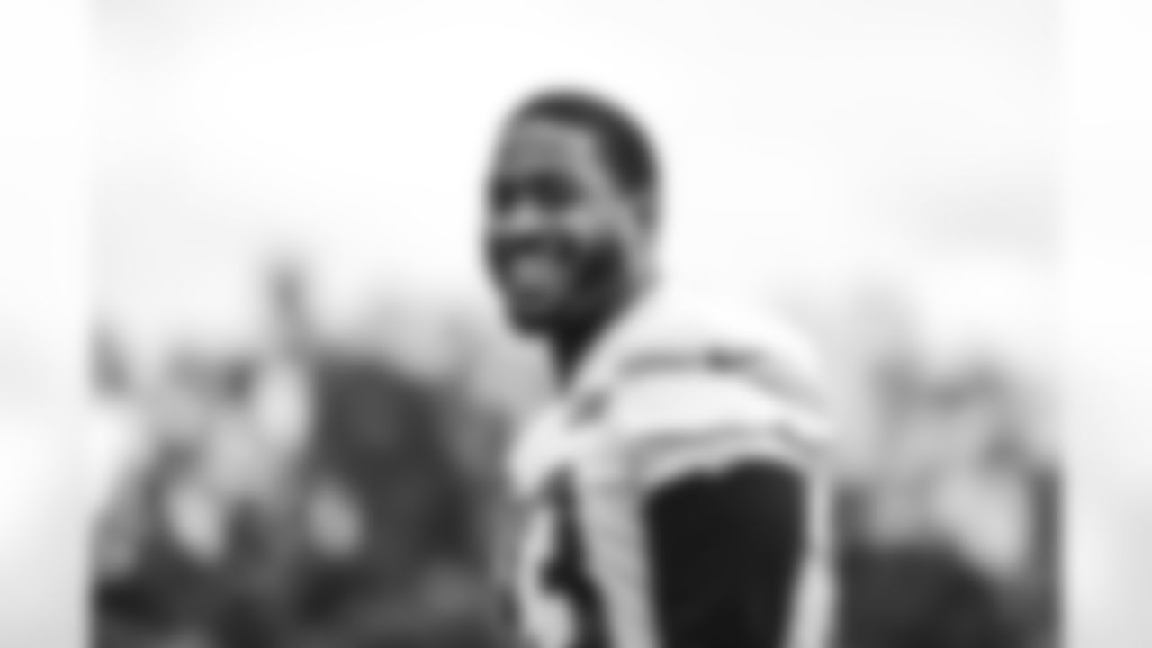 DL Kyle Phillips