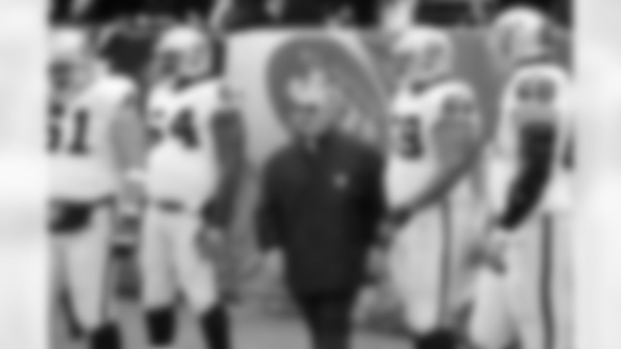One way or another, Tony Sparano will win when the Jets face the Raiders next season. Our former offensive coordinator is currently the assistant head coach/offensive line coach of the Oakland Raiders, while his son, Tony Sparano Jr., was recently promoted to offensive assistant of the Jets.