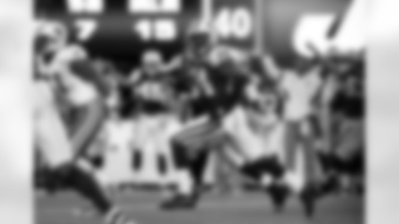 Darrelle Revis Photos