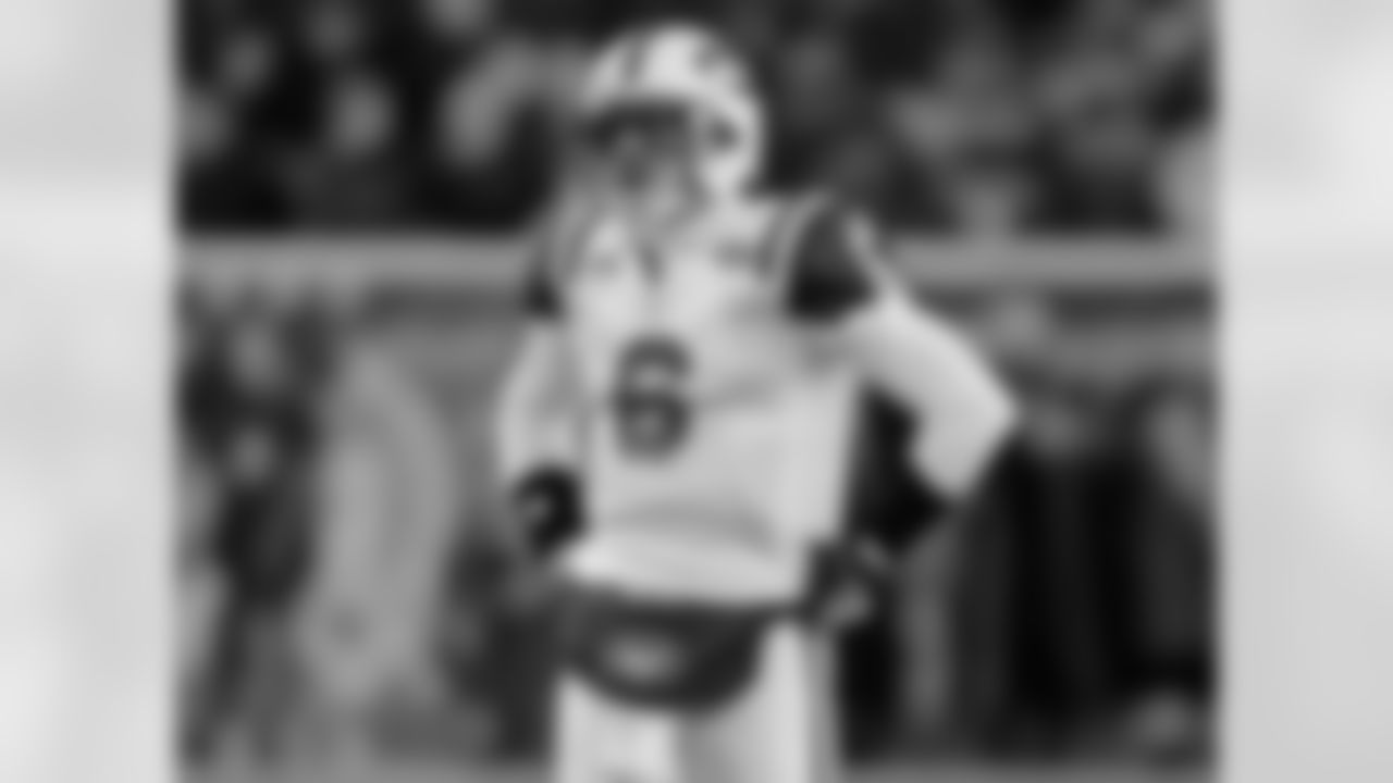 2009 Week 11 Jets at Patriots Photos
