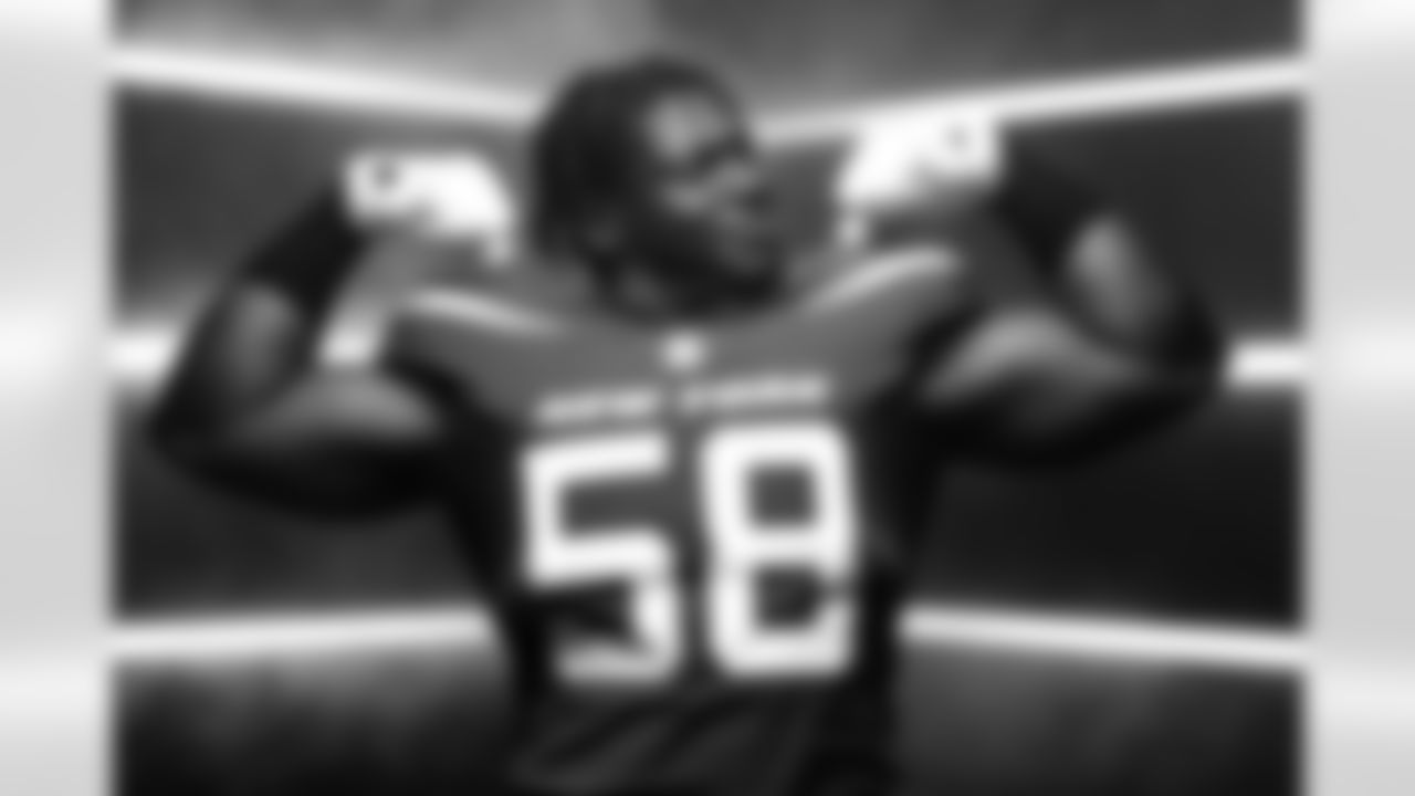 DL Carl Lawson