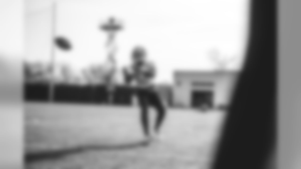 E_1D2_4483