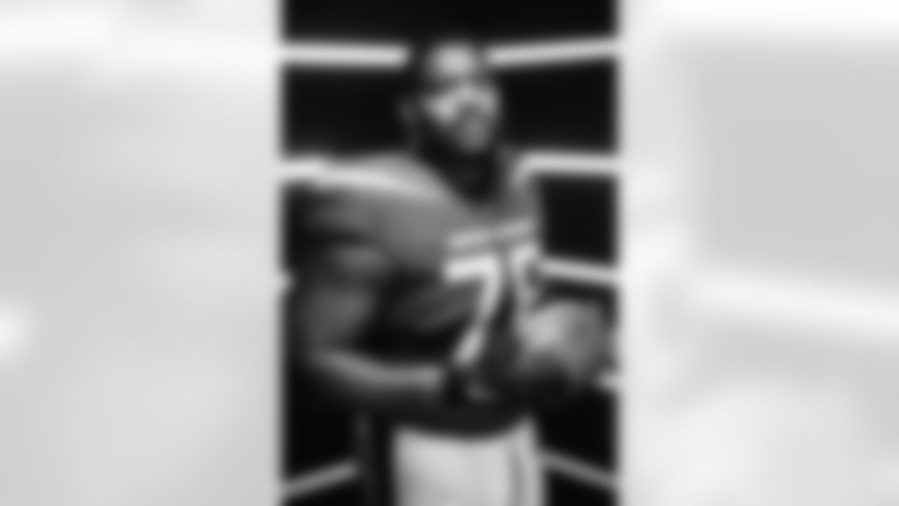 OL Laken Tomlinson