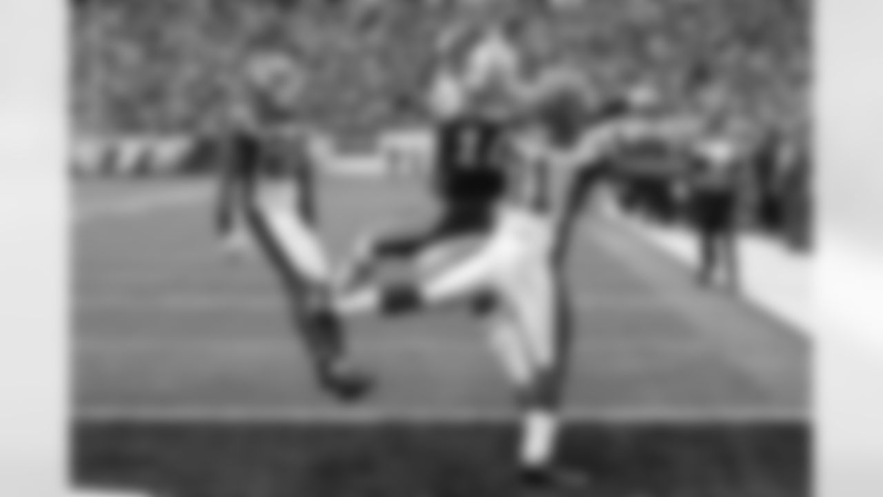 2010 Week 17 Jets vs Bills Game Photos
