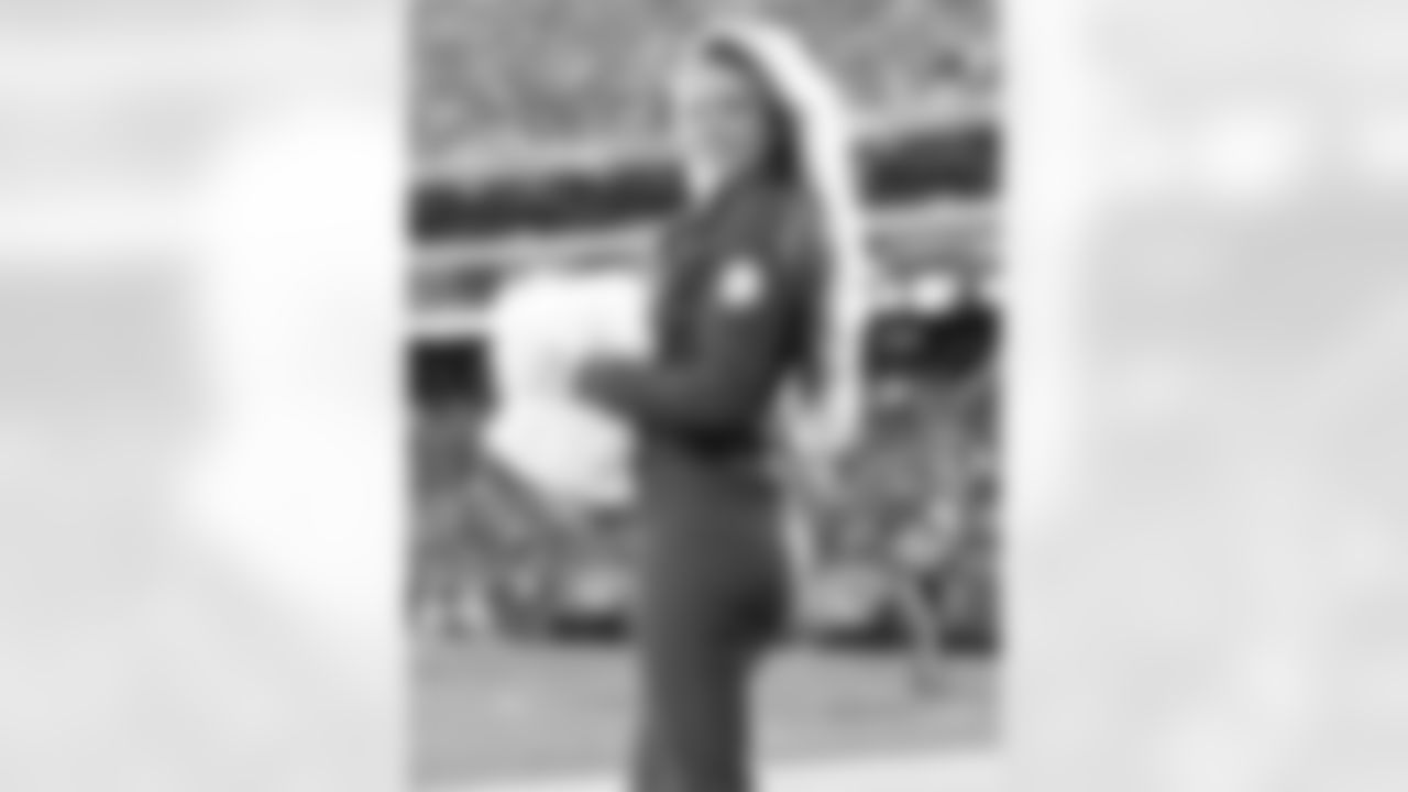 2009 Week 11 Jets vs Panthers Flight Crew Photos