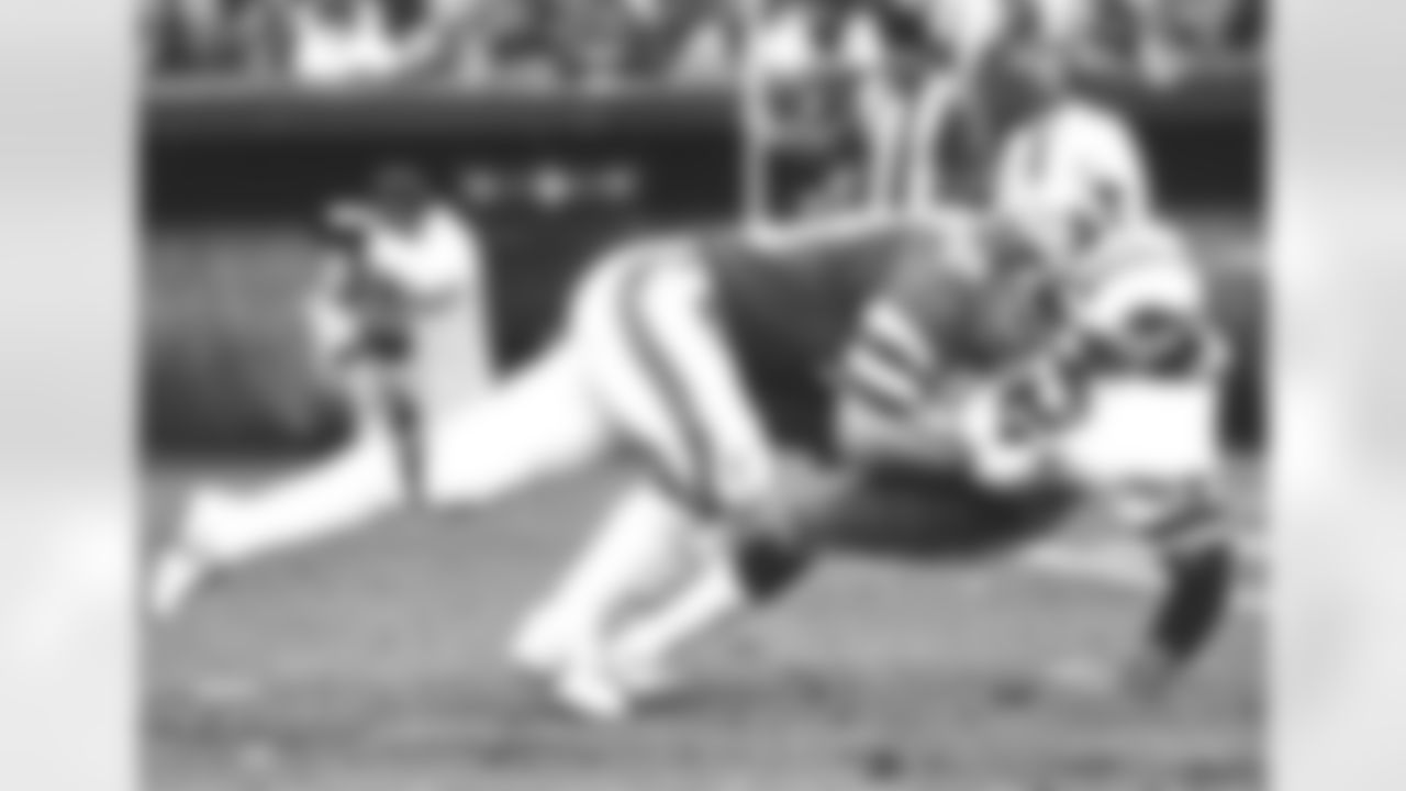 Jets Ring of Honor DE Mark Gastineau drives Bills QB Joe Ferguson to the ground, but the Bills rise up in the end, walking away with a 31-24 victory over the Green & White on 11/9/80.