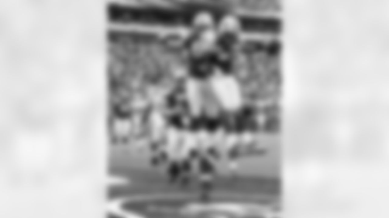 2011 Regular Season Week 12 Jets vs Bills Game Photos