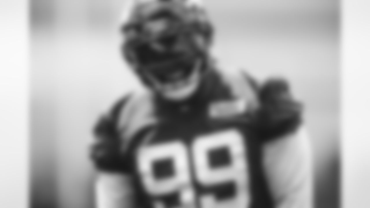 DL Vinny Curry