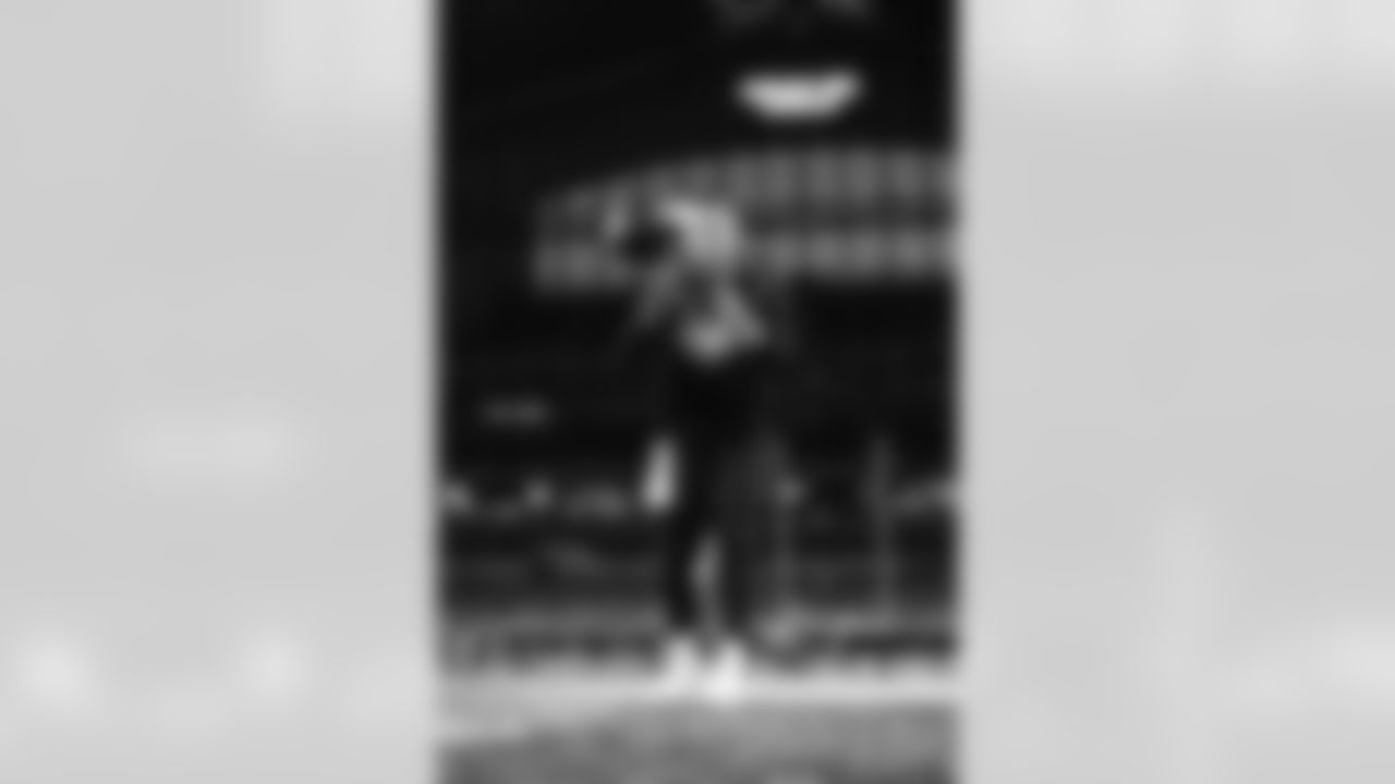 E_SNY34589