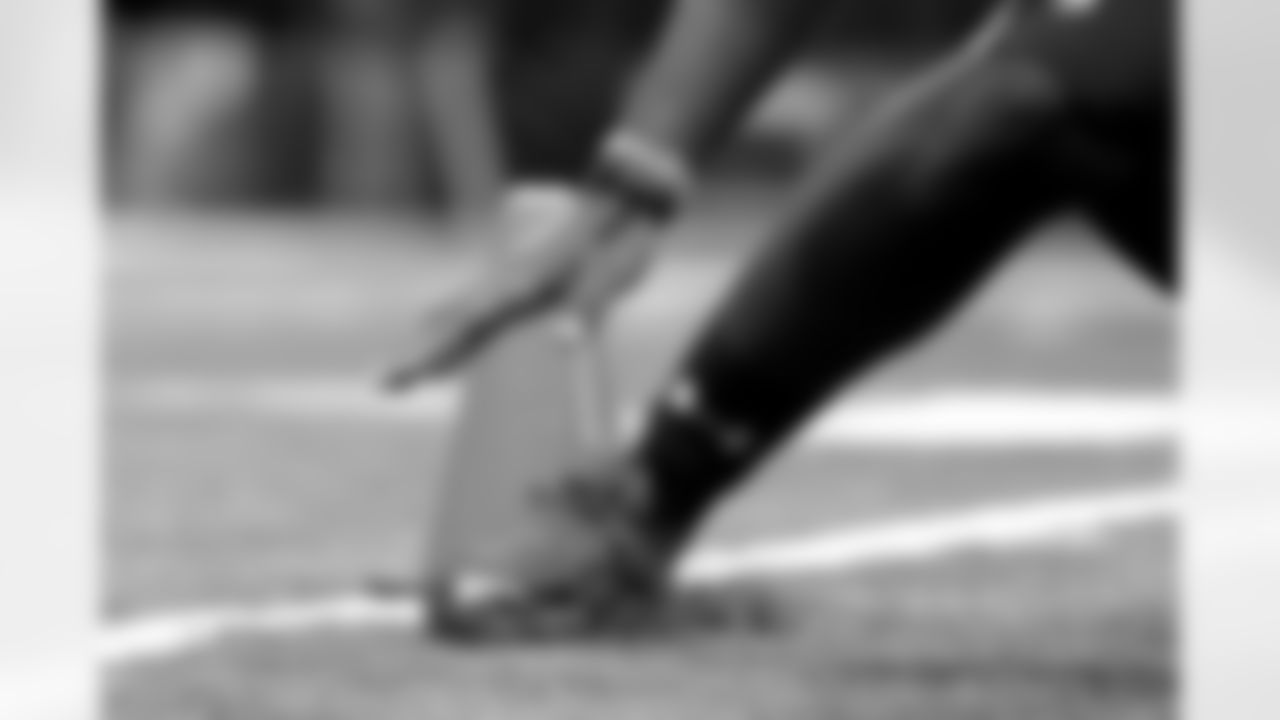 A player performs the 3 cone drill at the 2014 NFL Scouting Combine