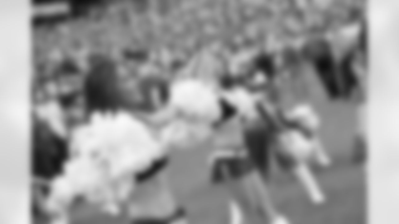 New York Jets Flight Crew: Jets vs Chargers