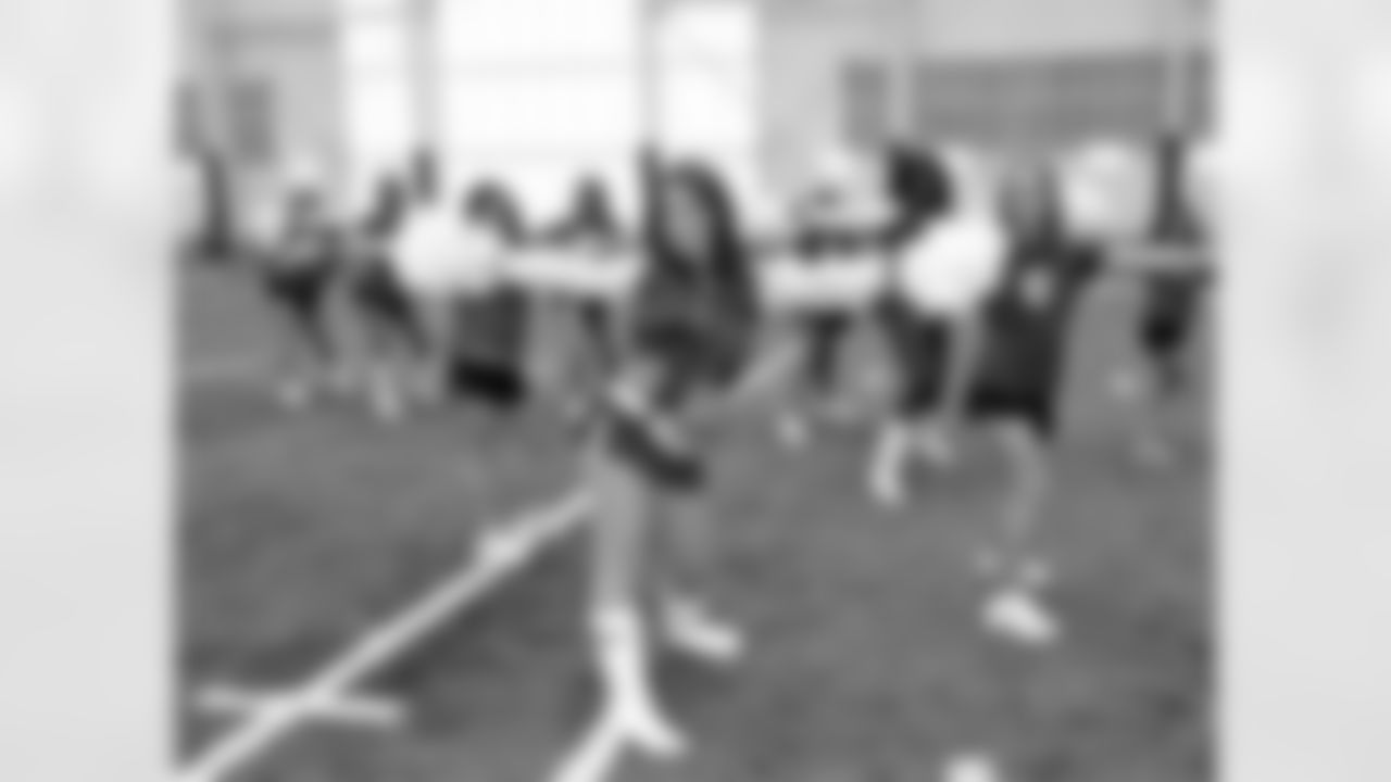 2010 NY Jets Junior Flight Crew Photo Shoot