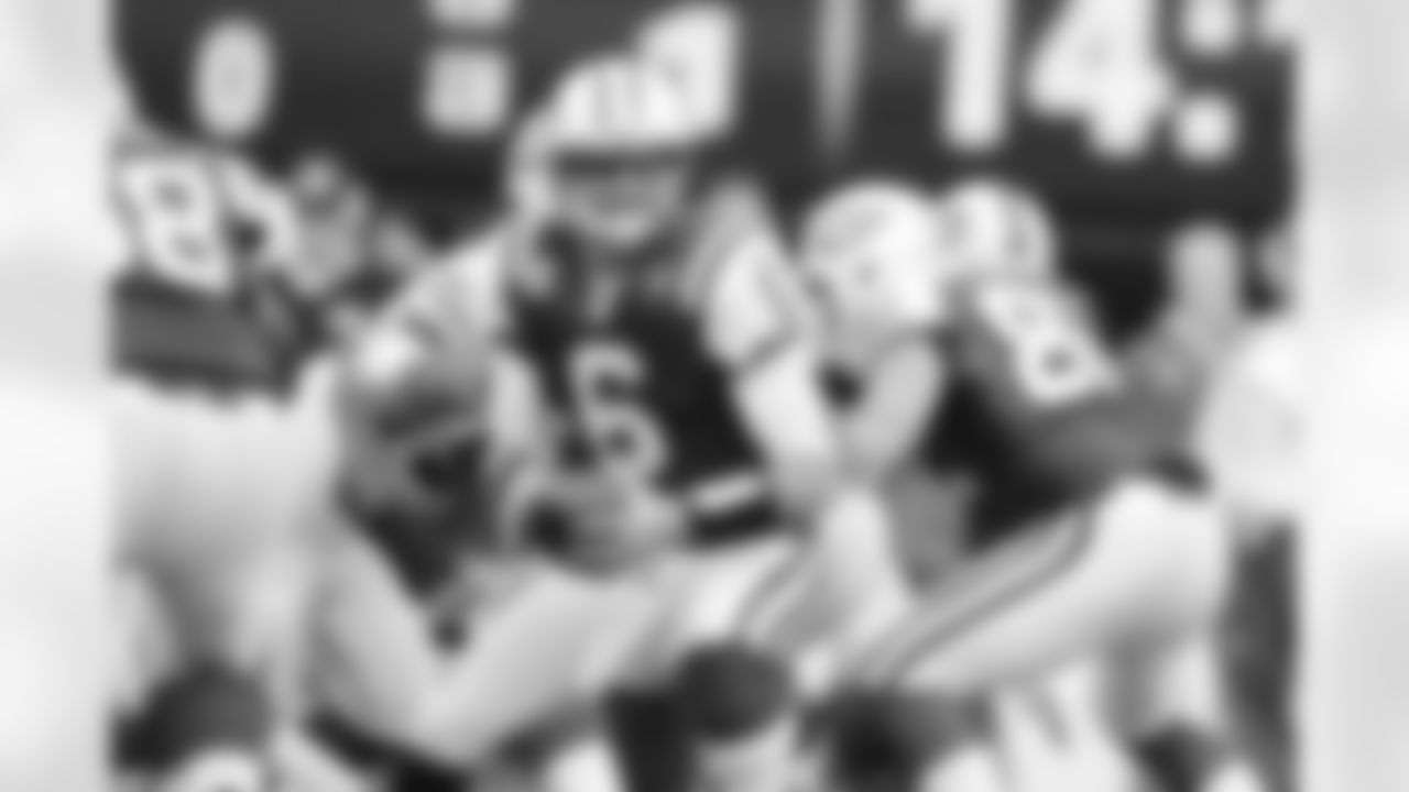 2011 Regular Season Week 12 Jets vs Bills Game Photos