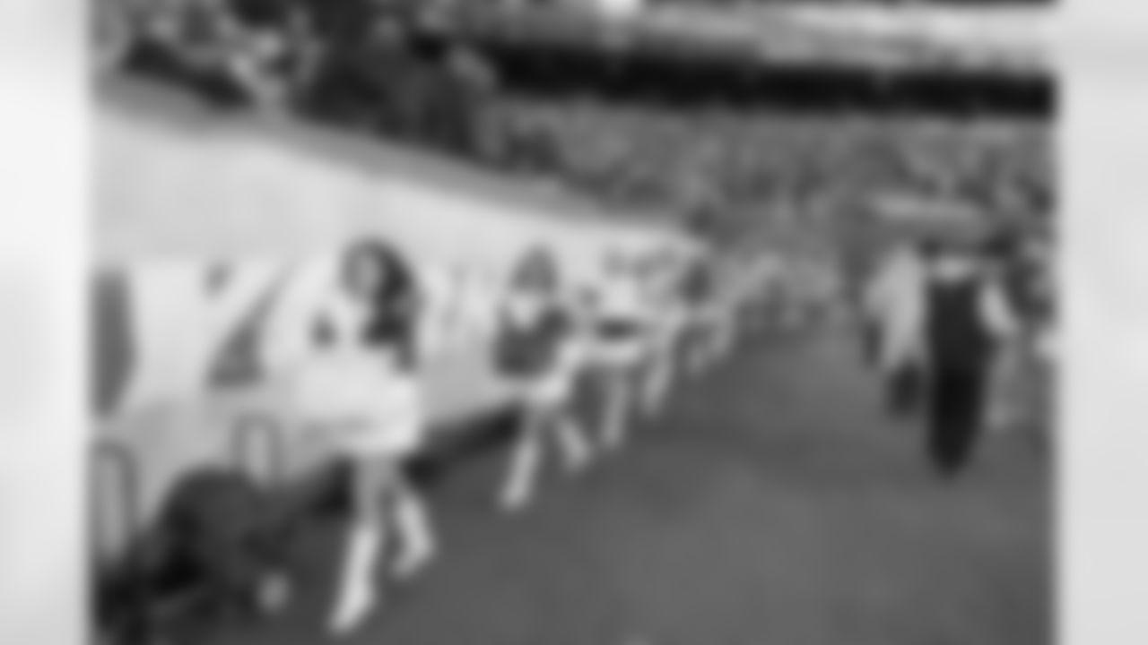 New York Jets Flight Crew: Jets vs Giants