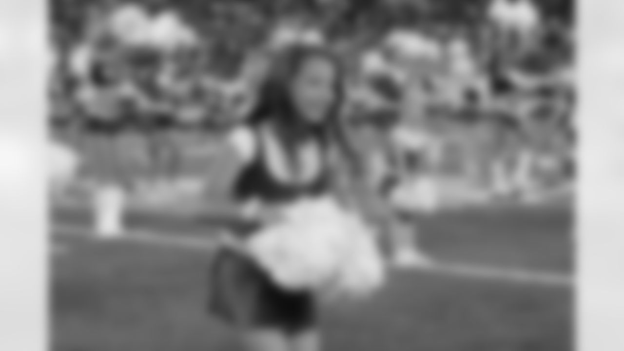 2010 Preseason Week 2 Jets vs Redskins Junior Flight Crew Photos