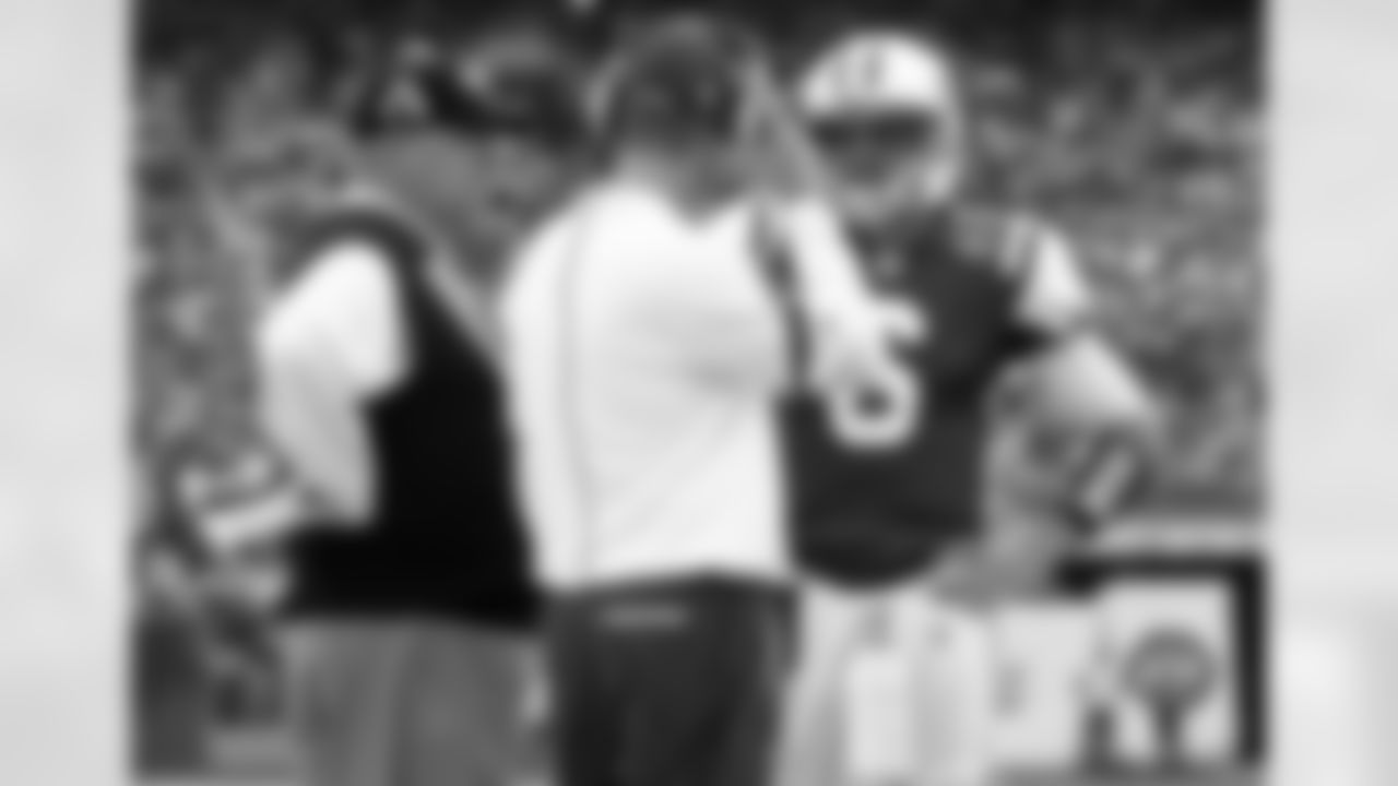 2011 Regular Season Week 12 Jets vs Bills Game Photos