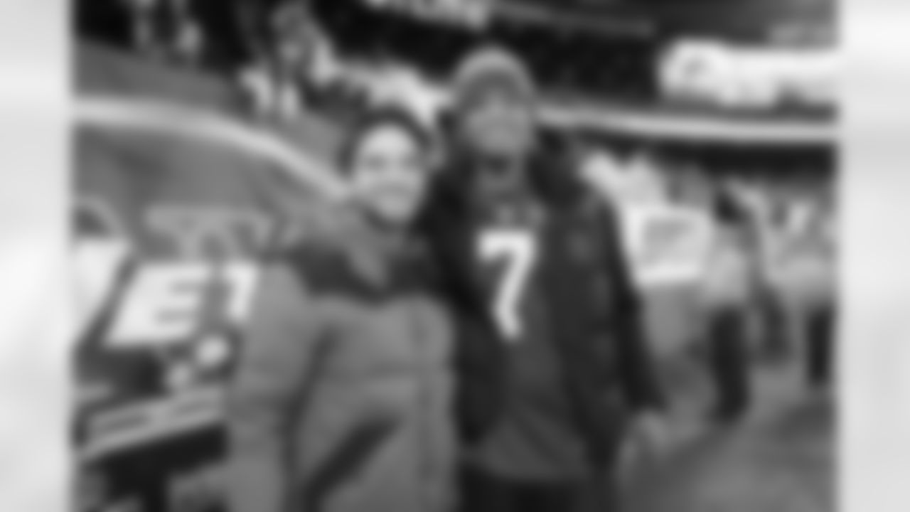 Evan Jonigkeit and Chef Roble Ali - 12/1 Jets vs Dolphins