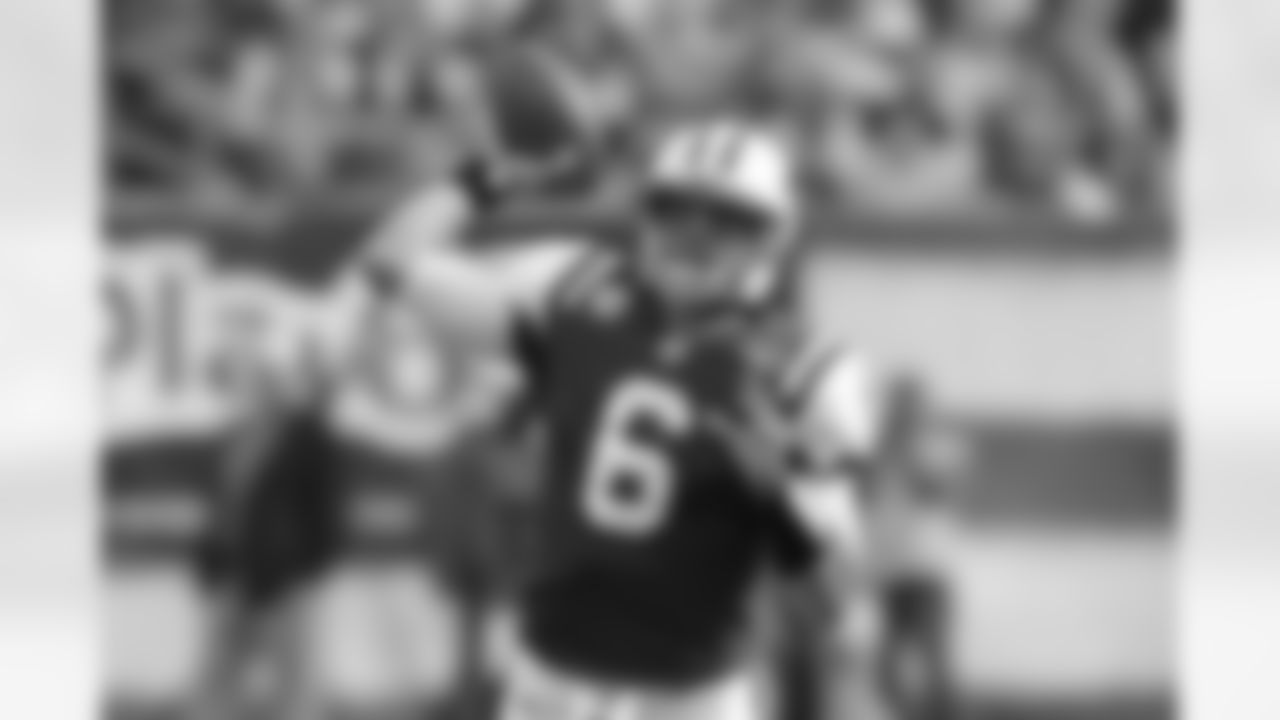 2011 Regular Season Week 12 Jets vs Bills Game Photos