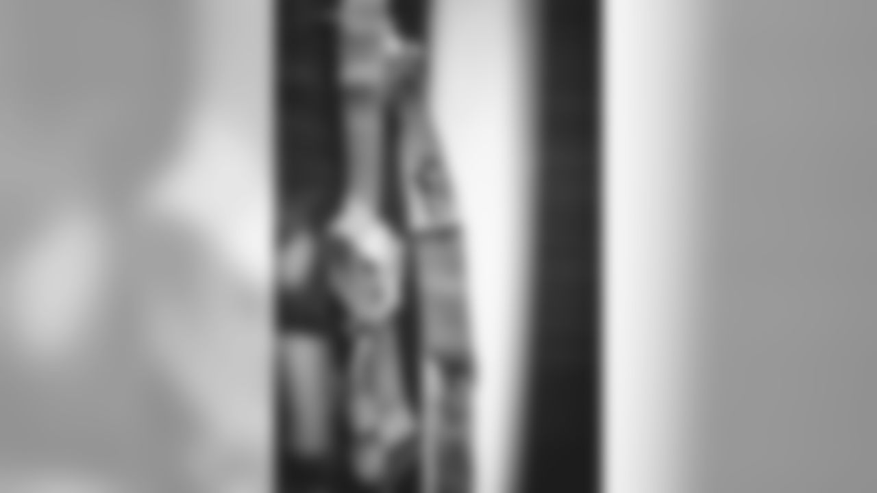 E_1D2_2575