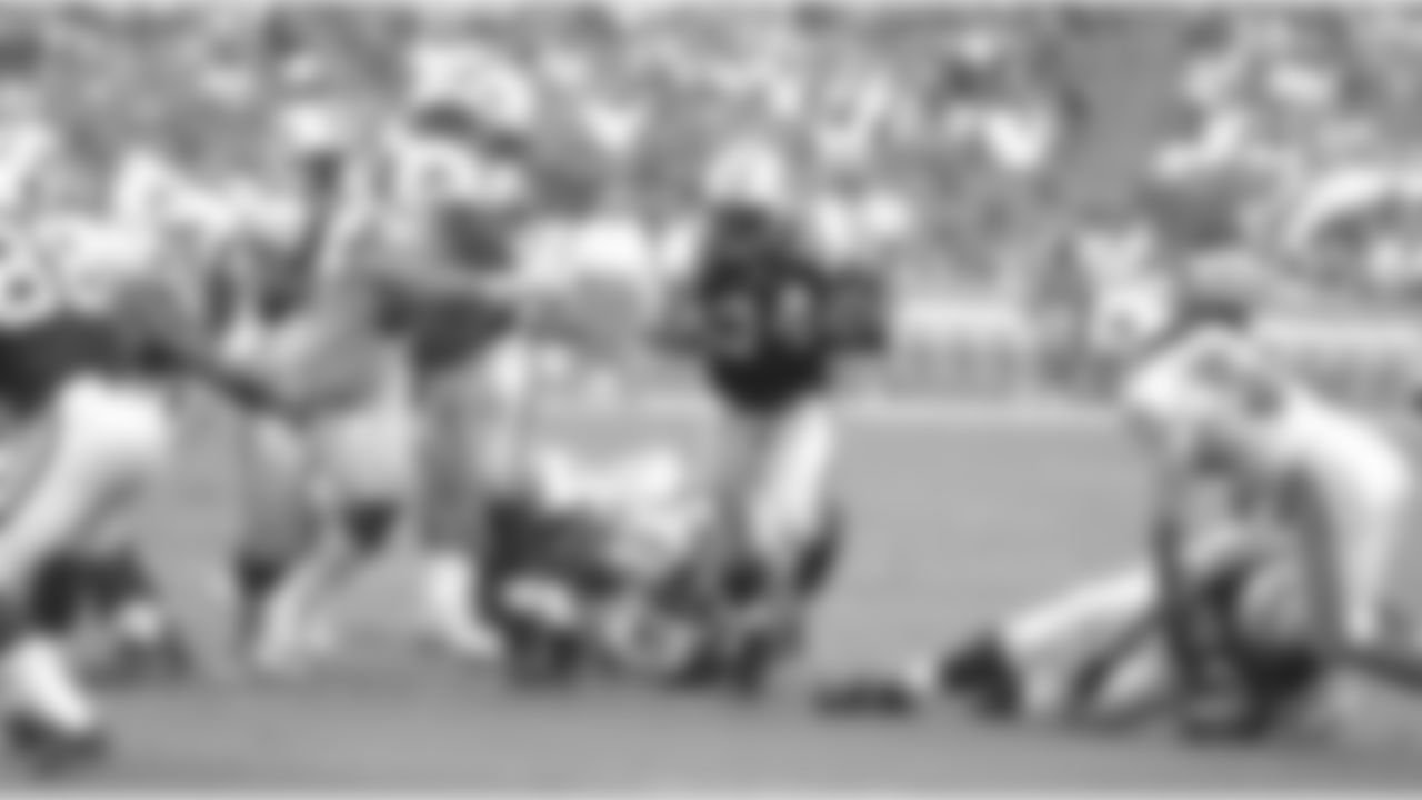 Rookie RB Cedric Houston (No. 34) puts up 124 yards from scrimmage, but it's not enough as the Dolphins defeat the Jets 24-20 on 12/18/05 in Miami.