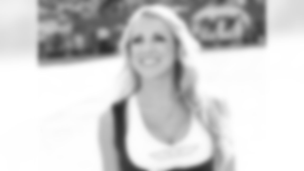 Laura D. 2009 Flight Crew Member Photos
