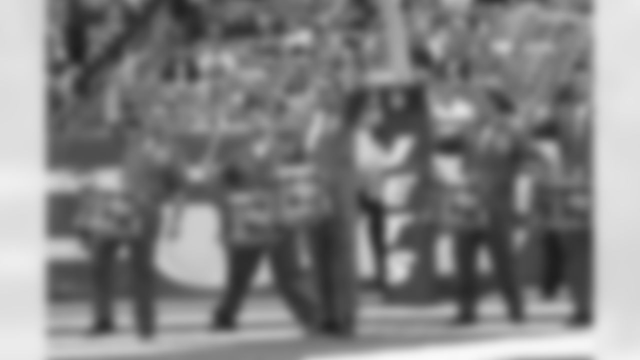 The Aviators lead a J-E-T-S chant prior to the 1:00 game between the Jets and Browns.