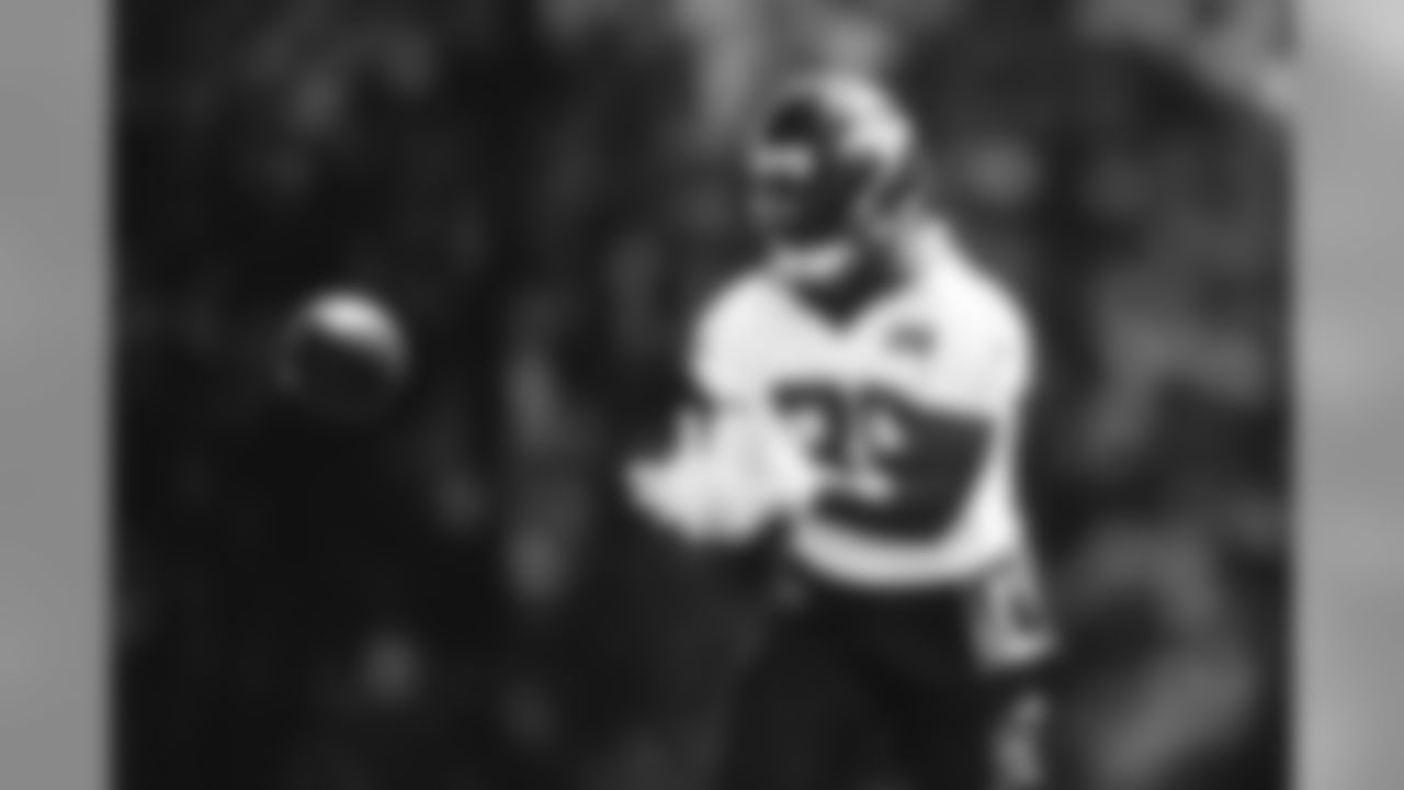 E_SNY_8528