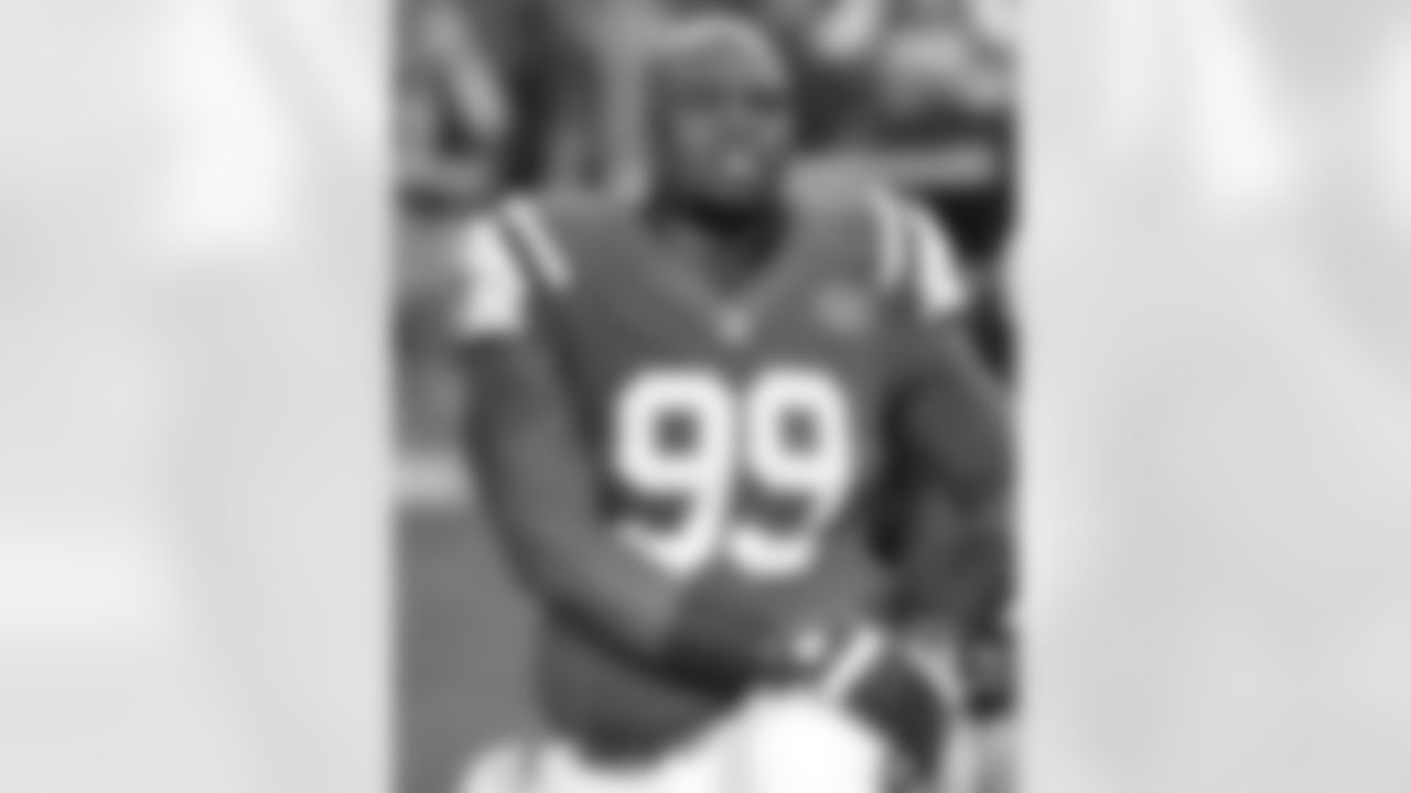 After being cut by Jacksonville before the start of the 2013 season, Barnes spent a few months away from football. He later signed with the Jets to joing the practice squad.
