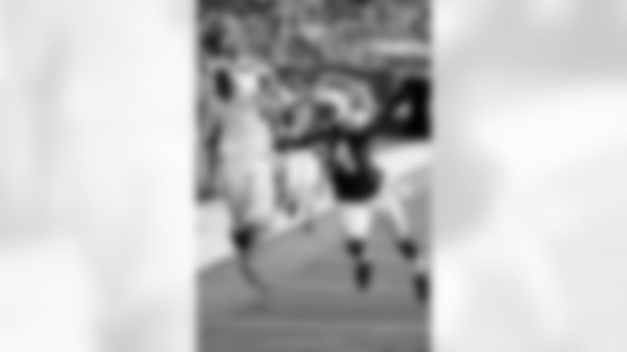 Darrelle Revis Photos