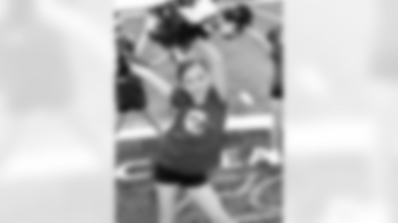 2010 NY Jets Junior Flight Crew Photo Shoot