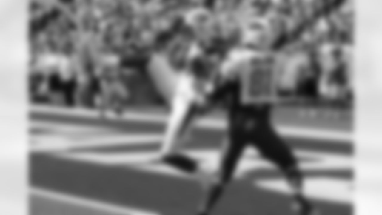 Revis Intercepts a Pass in the End Zone During the 2009 Pro Bowl
