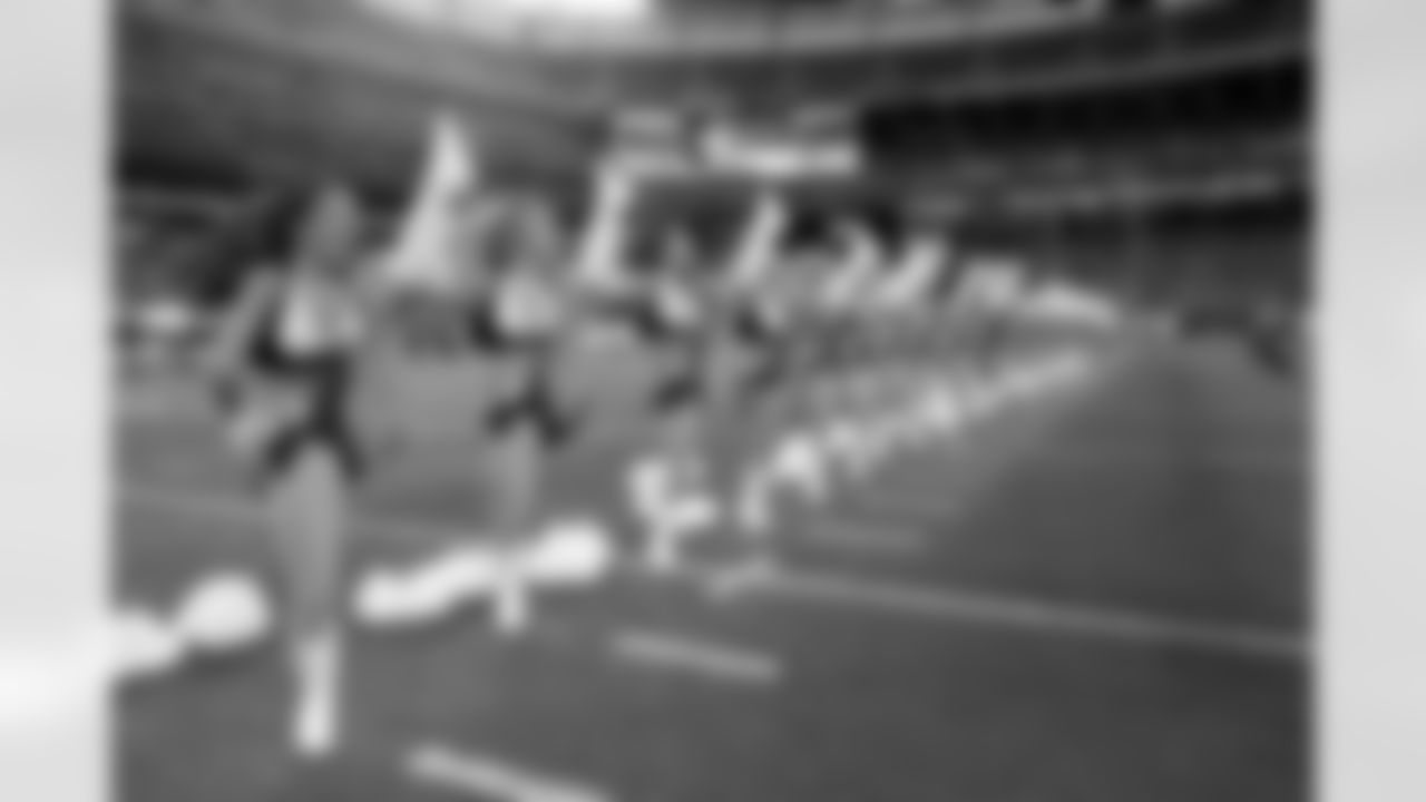 2011 Preseason Week 4 Jets vs Eagles Junior Flight Crew Photos