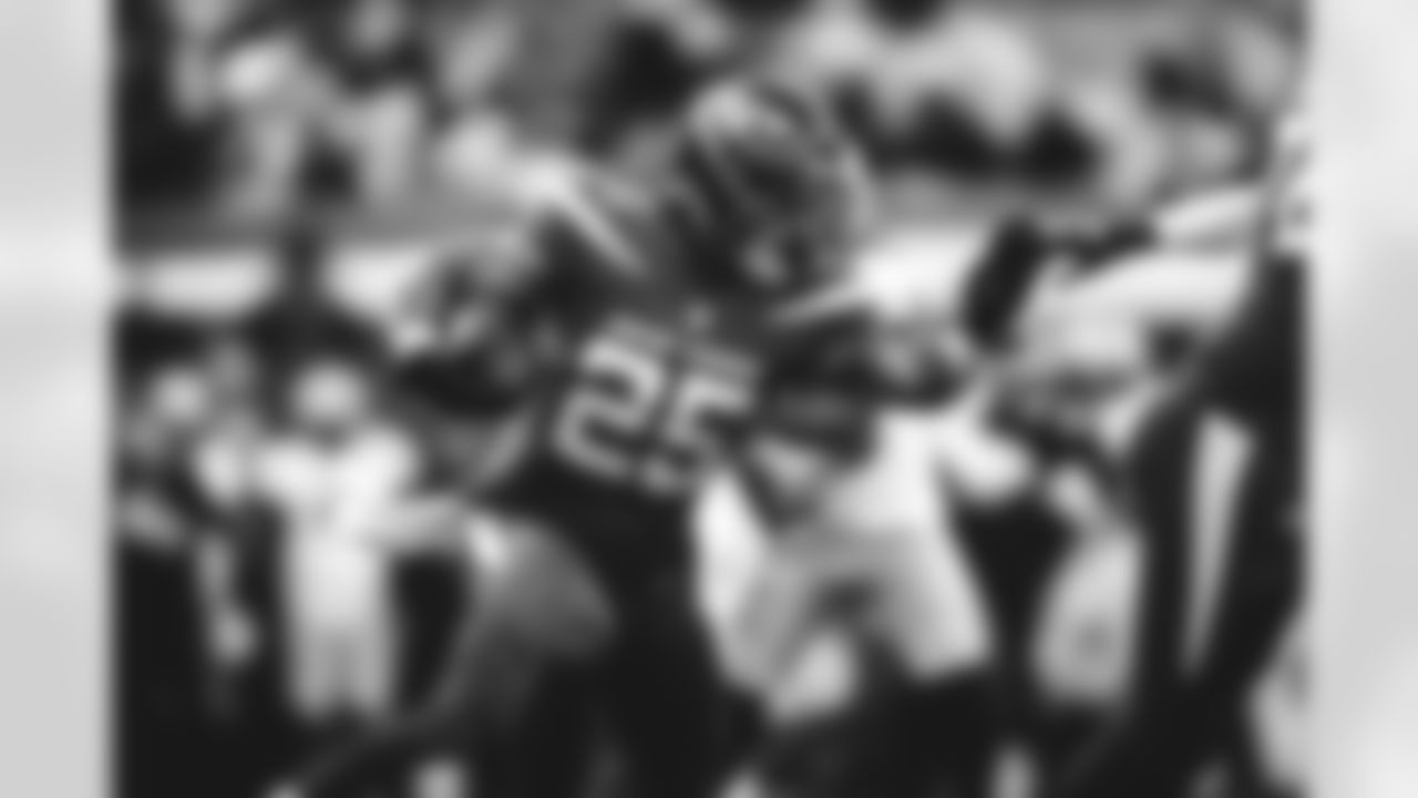 RB Ty Johnson