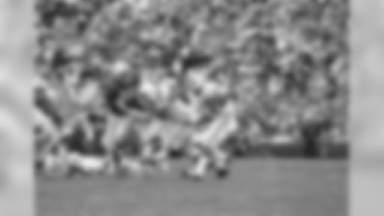 Ron Berger (88), Boston Patriots end, pushes aside a New York Jets blocker to get at Lee White, carrying ball, for a gain in third quarter of their game at Harvard Stadium, Sept. 27, 1970, Boston, Mass. Jets won 31-21. The rest of the players are unidentified. (AP Photo/LG)